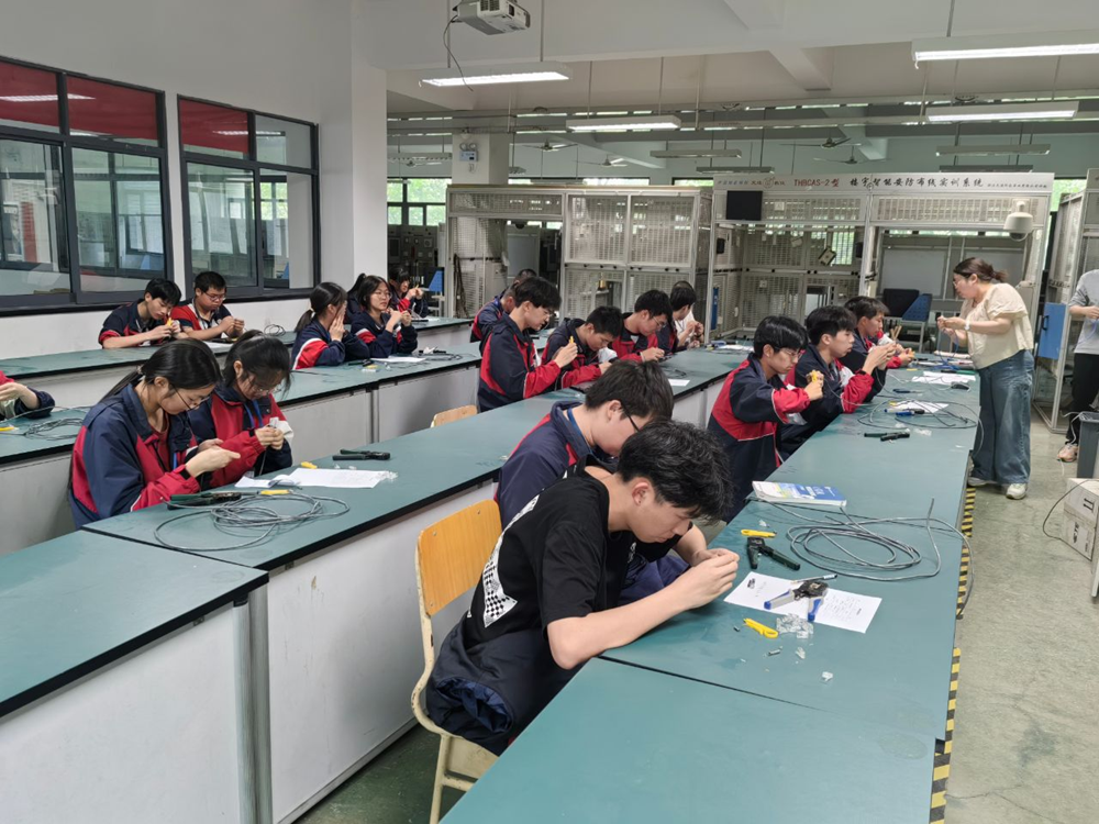 e3b51649ccef4afb8661dece4eb47d2e.png e3b51649ccef4afb8661dece4eb47d2e.png